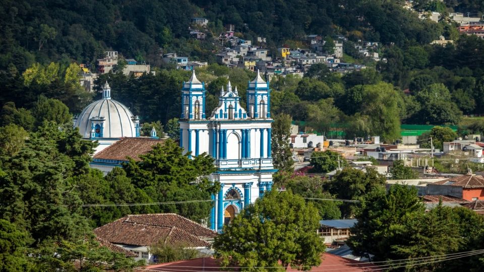 Vista panorámica de la iglesia del barrio de Santa Lucía, construido en 1594. Foto: Adalberto Ríos Lanz y Miriam Lira