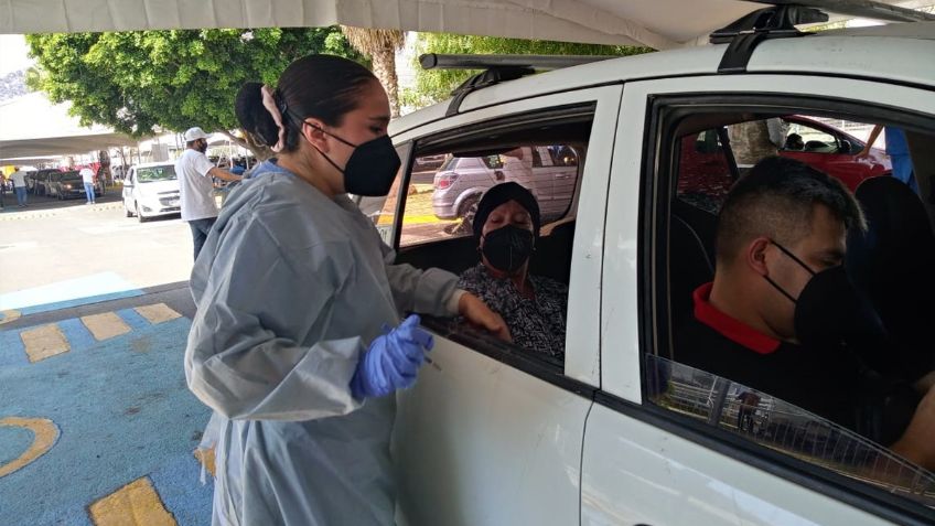 VIDEO: con sistema Drive Thru perfeccionado concluye primera etapa de vacunación en Guadalajara