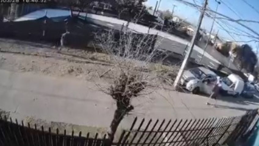 Madre entrega a prisión a su hijo; lo sorprendió robando un automóvil: VIDEO VIRAL