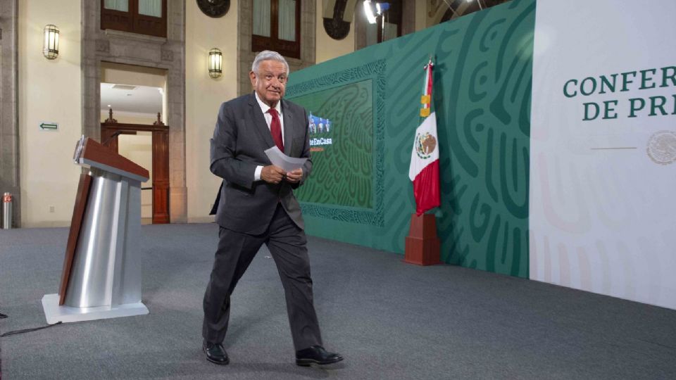 López Obrador partió a Villahermosa para una gira de trabajo 
FOTO: Presidencia