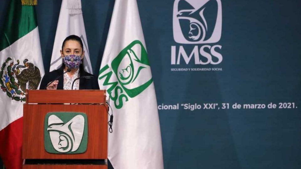 El titular del IMSS destacó el perfil científico de la mandataria capitalina a la hora de tomar decisiones políticas. Foto: Especial