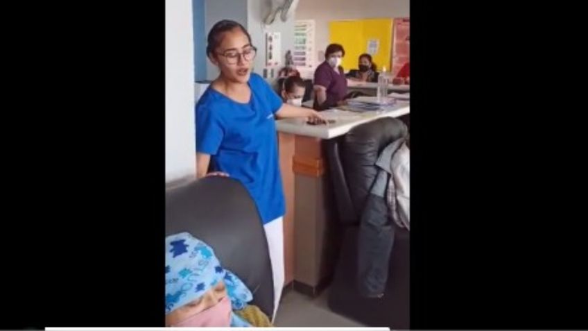 ¡Verdadera vocación! Enfermera del IMSS canta Cielo Rojo para amenizar quimioterapia: VIDEO