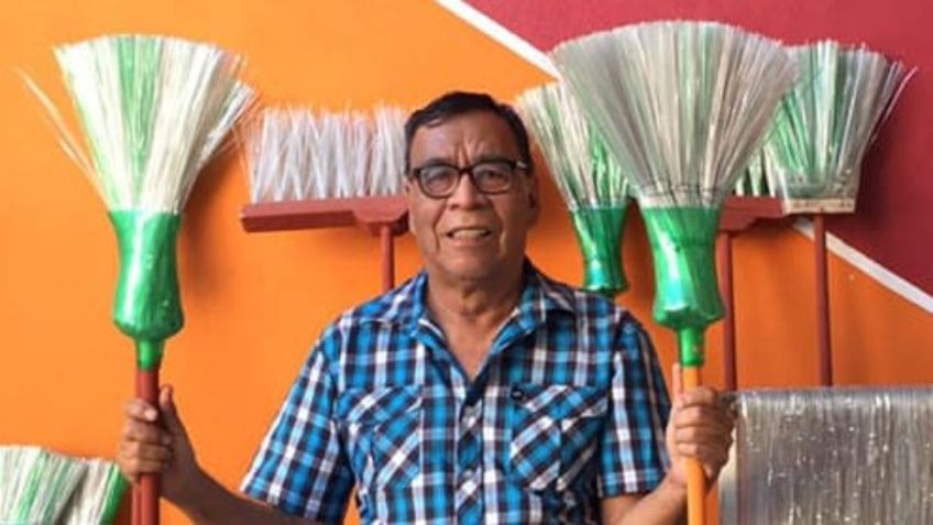 Abuelito recicla botellas de PET para elaborar escobas y su historia se hace viral