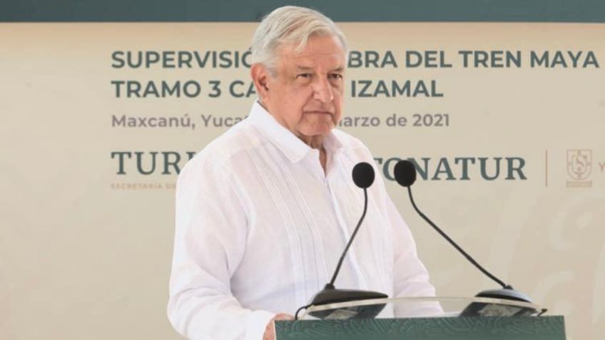 AMLO insiste que vallas metálicas en Palacio Nacional no son por miedo "son para evitar provocaciones"