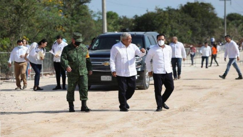 AMLO asegura que el gobernador de Yucatán no anda "grillando" y que es su aliado