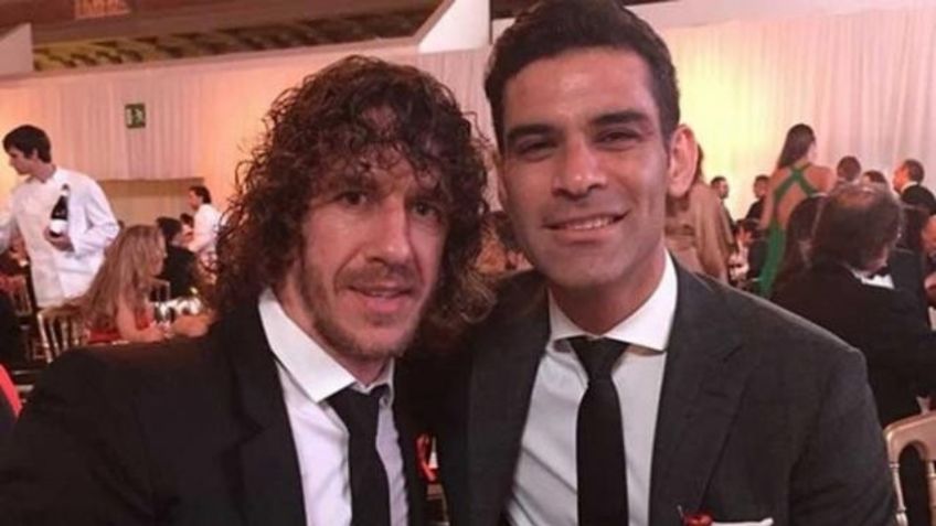 Rafa Márquez intenta hablar sobre el paso del Barcelona y Puyol lo trolea