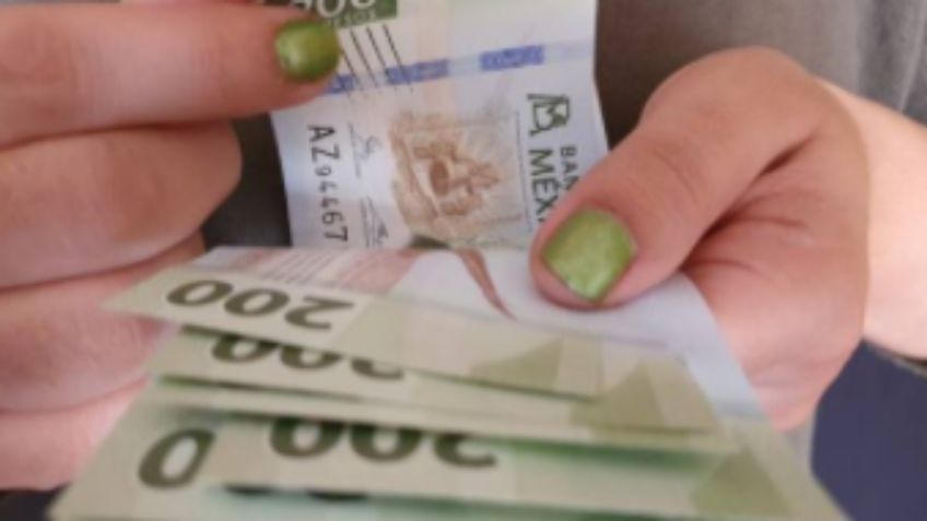 Circulan billetes con mensajes de auxilio por presunto secuestro de mujeres