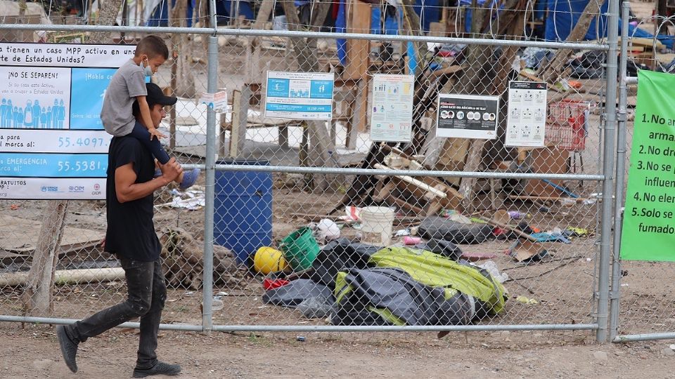 Activistas buscan habilitar nuevos refugios ante la llegada de migrantes. Foto: EFE