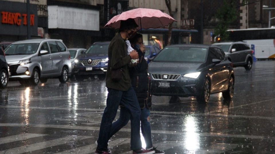 Las autoridades pidieron a las personas mantenerse informadas de las condiciones meteorológicas. Foto: Archivo | Cuartoscuro