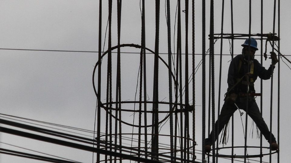 De acuerdo con cifras de Comisión Nacional del Sistema de Ahorro para el Retiro, el trabajador promedio pasa menos de la mitad de su vida laboral en el sector formal. Foto: Cuartoscuro