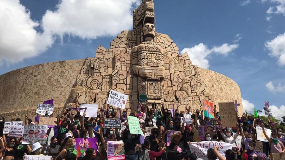 En Mérida, llegaron hasta el Monumento a la Patria. Foto: Herbeth Escalante