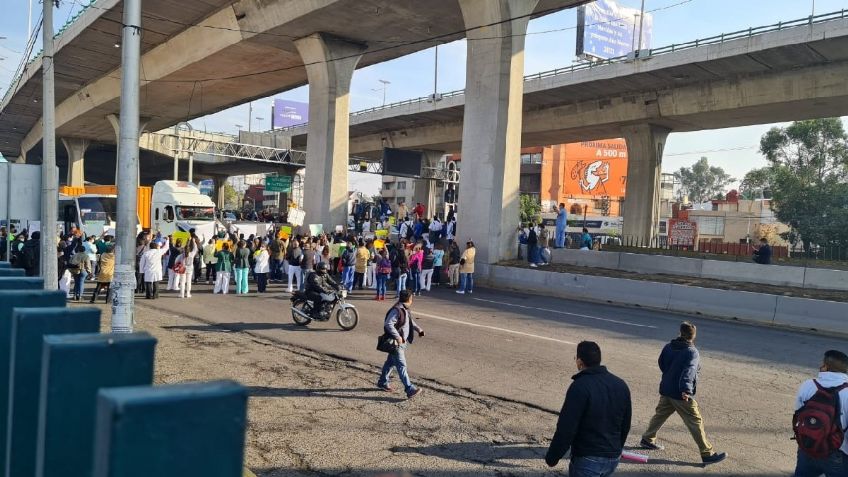 Médicos y enfermeras del Hospital de Traumatología de Lomas Verdes del IMSS exigen vacunas contra COVID-19