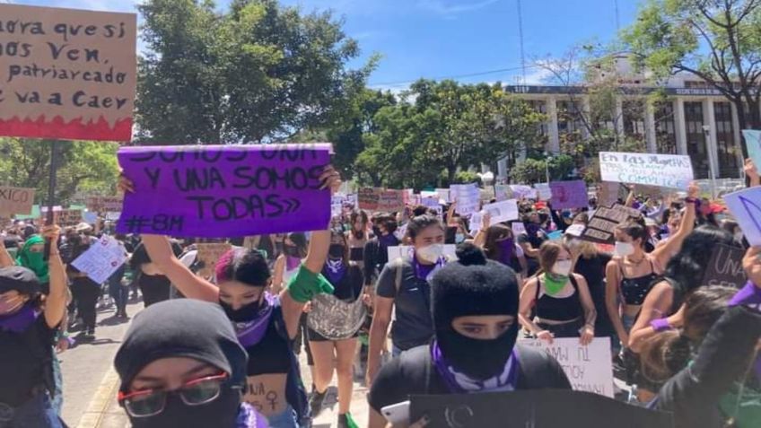 VIDEO: Así va la marcha por el 8M en Guadalajara