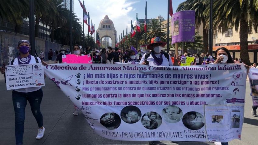 8M: Marcha avanza sobre Avenida Juárez