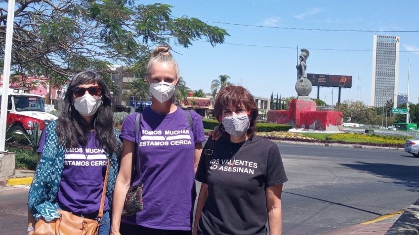 Glorieta Minerva de Guadalajara con hilos rojos protesta por feminicidios