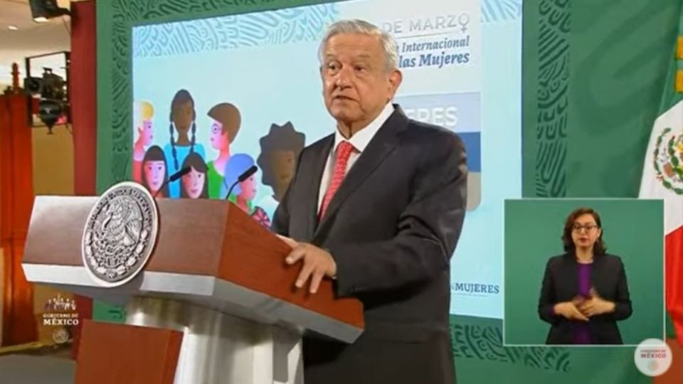 El presidente López Obrador desde la conferencia matutina. Foto: Especial