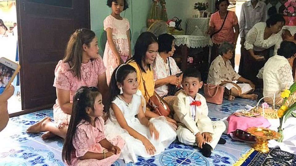 Hermanos gemelos fueron casados por sus padres en Tailandia. Foto: Especial