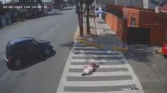 IMAGENES FUERTES: Abuelita es atropellada por vehículo en un cruce de la alcaldía Iztapalapa