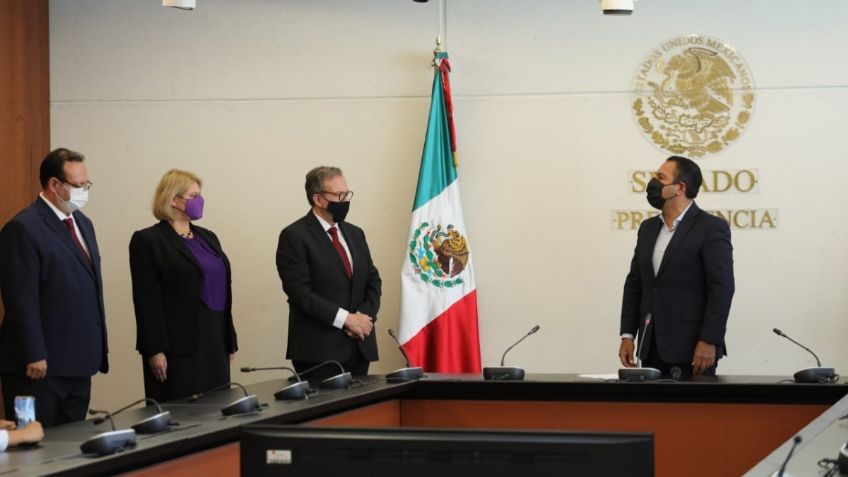 Rinden protesta tres senadores de la República