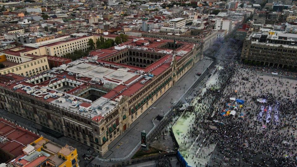 Organizadores invitan a asistentes a vestir de rosa y blanco, colores del INE
