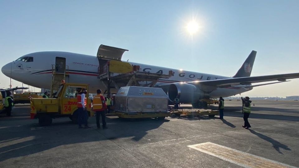 Uno de los cargamentos arribó la mañana de este martes 9 de marzo al Aeropuerto Internacional de la Ciudad de México. Foto: Especial