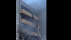 Así fue rescatada en Veracruz una mujer en pleno incendio: VIDEO