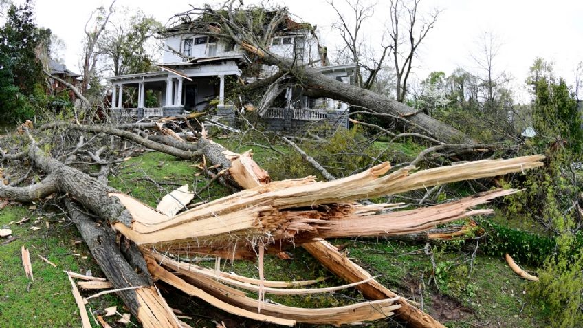 Activan ALERTA por TORNADOS y HELADAS en EU; millones están en riesgo