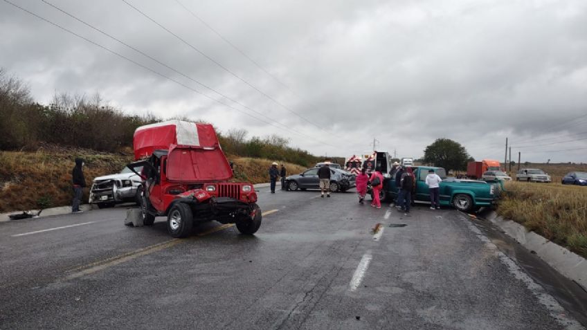 Mujer sale disparada de auto en choque múltiple de Cd. Victoria, Tamaulipas