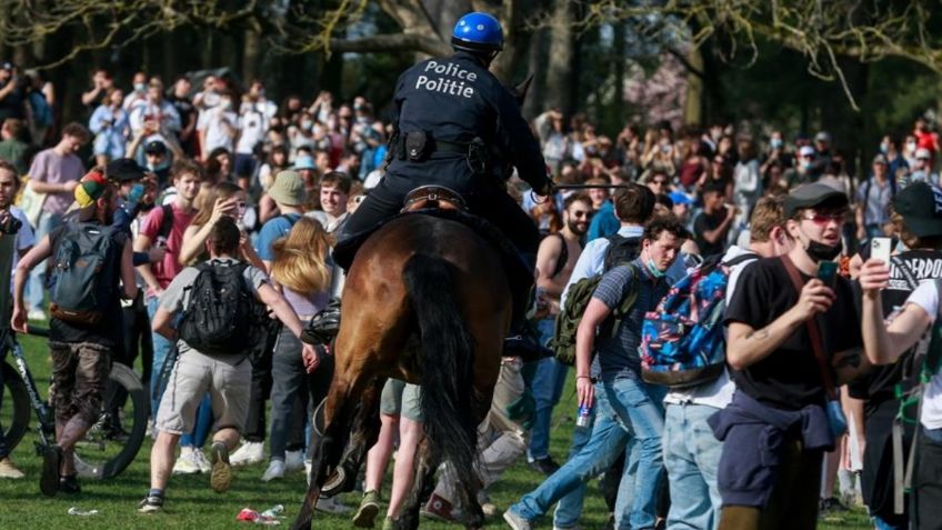 En Bélgica, policía dispersa a miles de asistentes a un festival falso