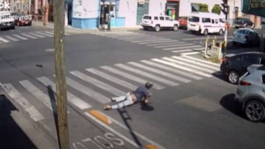 Al ritmo de Coldplay se ve a los poblanos tropezar con los separadores de ciclovía: VIDEO