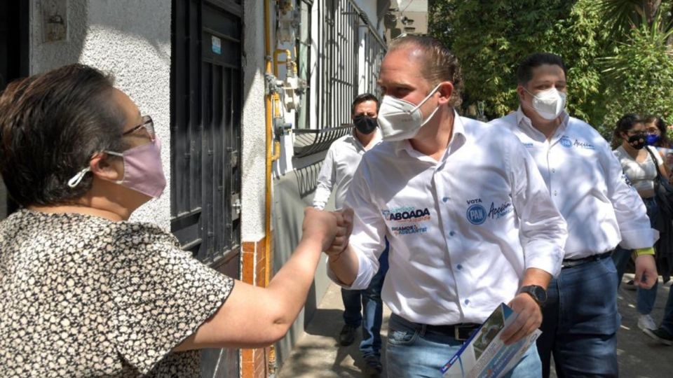 En su recorrido estuvo acompañado por Luis Mendoza Acevedo, candidato a diputado federal por el distrito 15 Foto: Especial