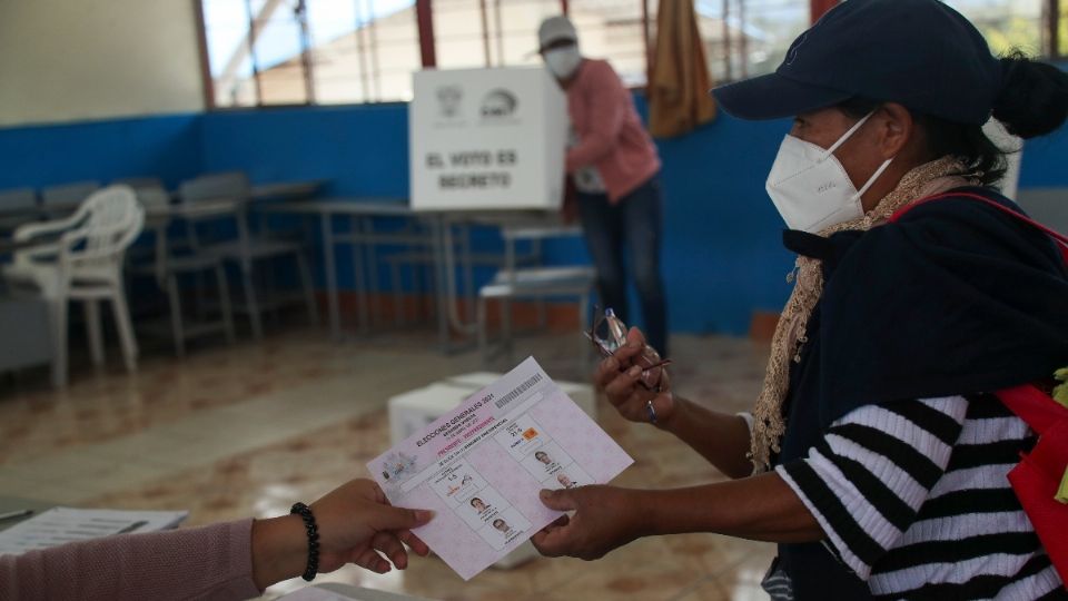 Ecuador se encuentra realizando sus comicios. Foto: AP