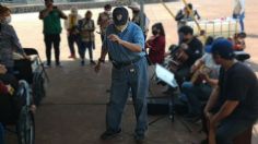 Abuelito recibe vacuna contra Covid-19 y celebra con BAILE emotivo: VIDEO