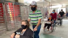 Activan en Toluca y Ecatepec módulos especiales para abuelitos que no han sido inmunizados