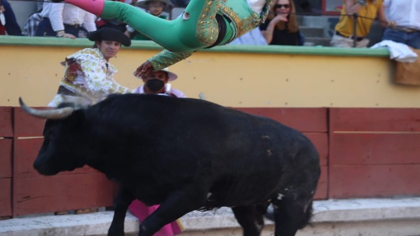 El matador, Manuel Rocha "El Rifao" sufre una escalofriante cornada en Tlaxcala