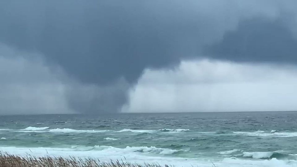 La tormenta estaba a unos 95 kilómetros al sureste de Beaufort, en Carolina del Sur. Foto: Twitter