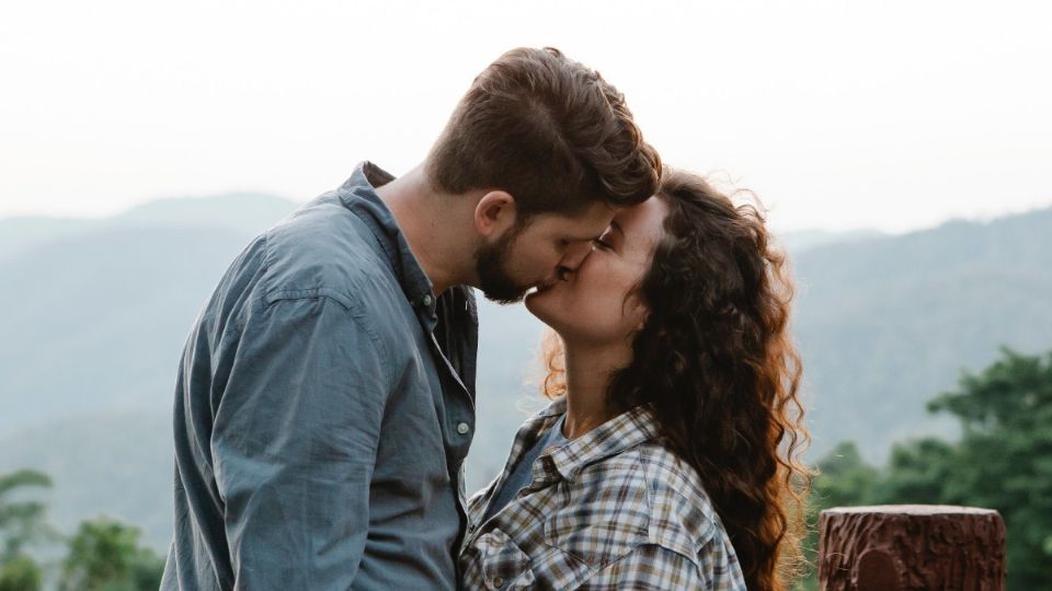 Los tipos de besos dependerán del sentimiento que tengamos por la otra persona. Foto: Pexels