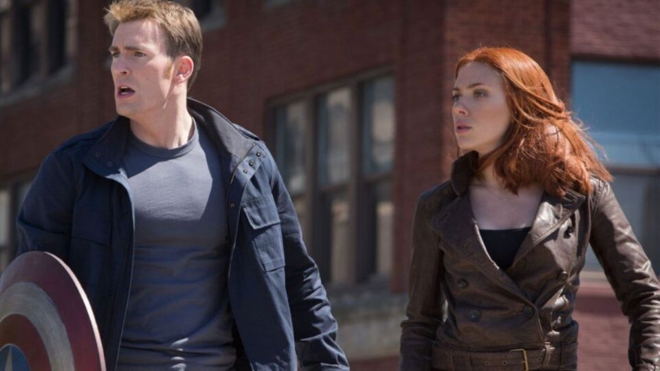 Scarlett Johansson y Chris Evans se han convertido en grandes amigos. Foto: Especial