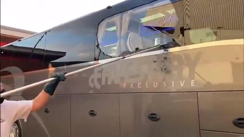 El autobús de Real Madrid sufrió daños por el ataque de los Hooligans de Liverpool 
FOTO: YouTube