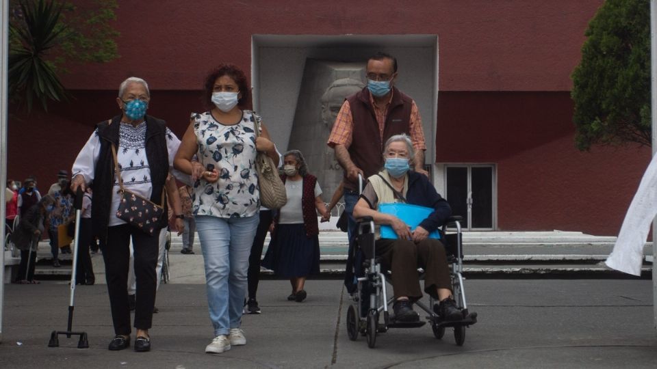 La vacunación se mantiene en la CDMX. Foto: Cuartoscuro