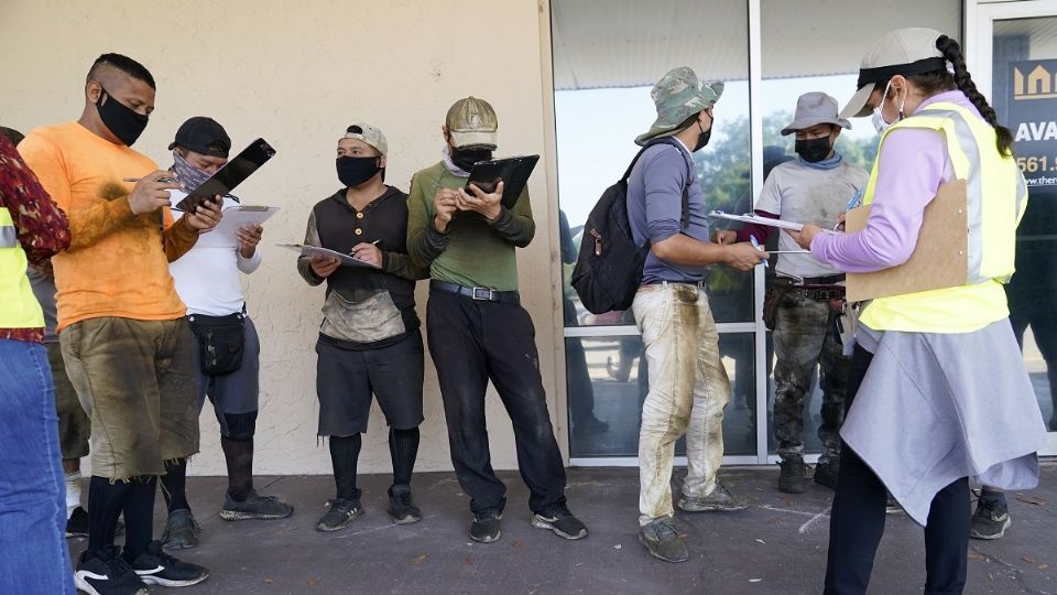 Se estimó probable que las comunidades donde habitan los indocumentados tengan índices altos de Covid-19. Foto: AP