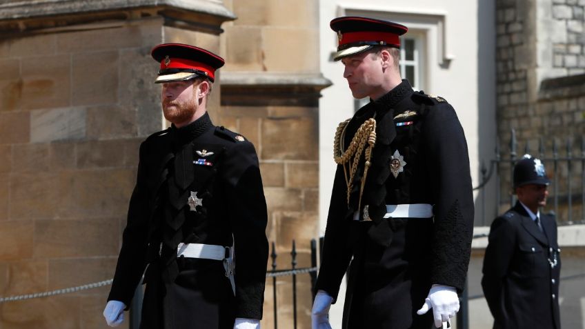 Príncipes William y Harry inauguran juntos estatua de Lady Di; ponen a prueba su relación