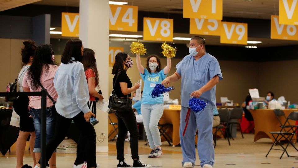 California abrió la inmunización para los mayores de 16 años de edad. Foto: Reuters