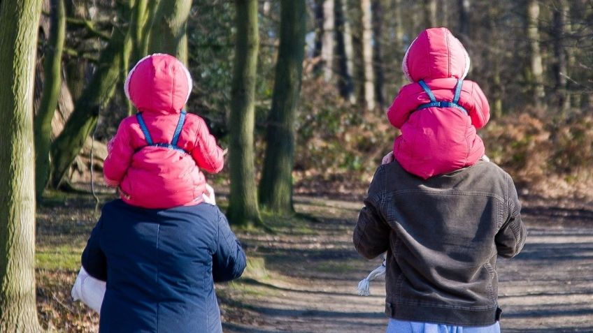 ¿Cómo pasó? Mujer da a luz a GEMELAS concebidas con tres semanas de DIFERENCIA