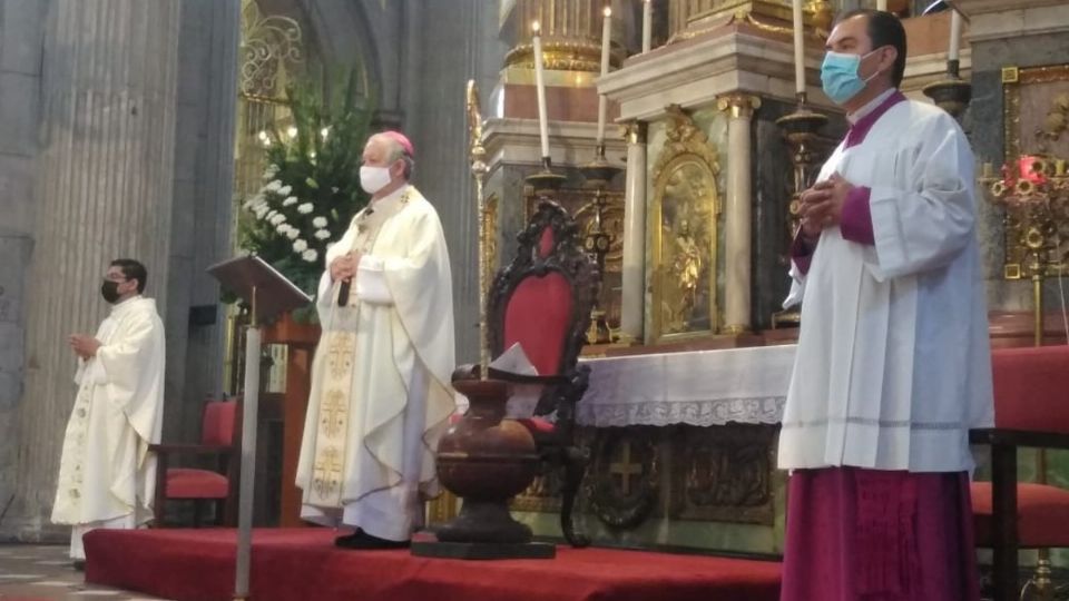 El arzobispo de Puebla, Víctor Sánchez Espinosa, pidió a la población no bajar la guardia ante el Covid-19. Foto: Especial