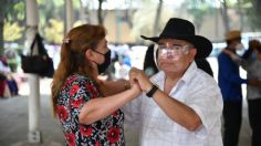 Adultos mayores ya vacunados, bailan danzón con más confianza	