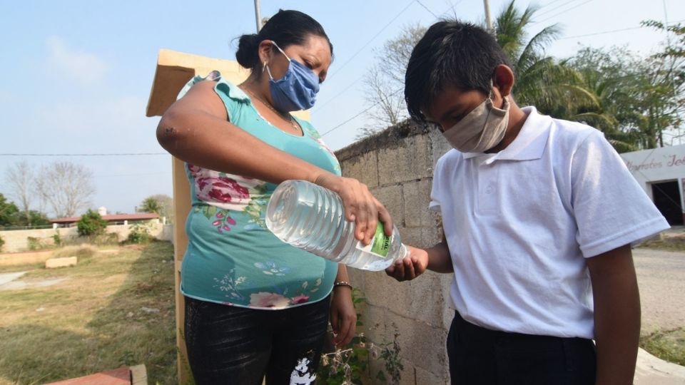 La vacunación para maestros comenzará mañana en cinco estados. Foto: Cuartoscuro