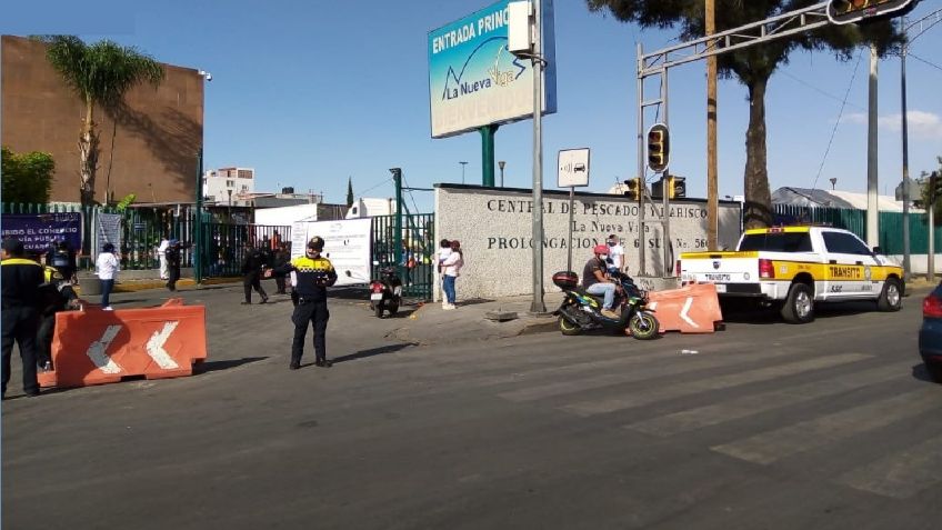 Policía de CDMX realiza operativo en mercado La Nueva Viga, para evitar contagios en Semana Santa