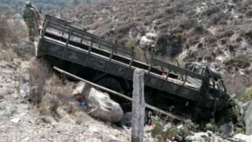 Camión militar vuelca en autopista Puebla-Orizaba; hay dos muertos y 25 heridos