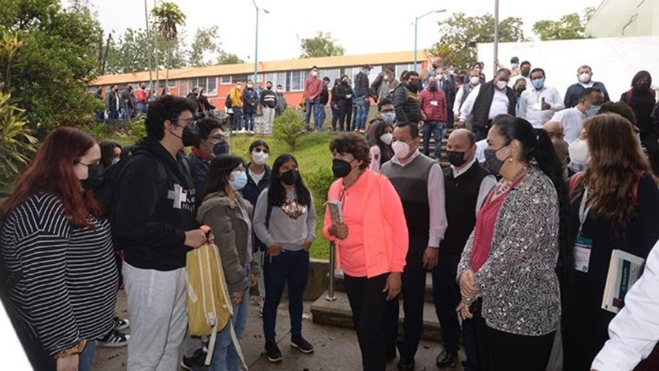 En Veracruz se llevó a cabo un simulacro de inmunización a maestros. Foto: Especial